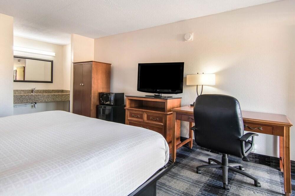 6 Pa Near Pa Expo Center Hotel 3*