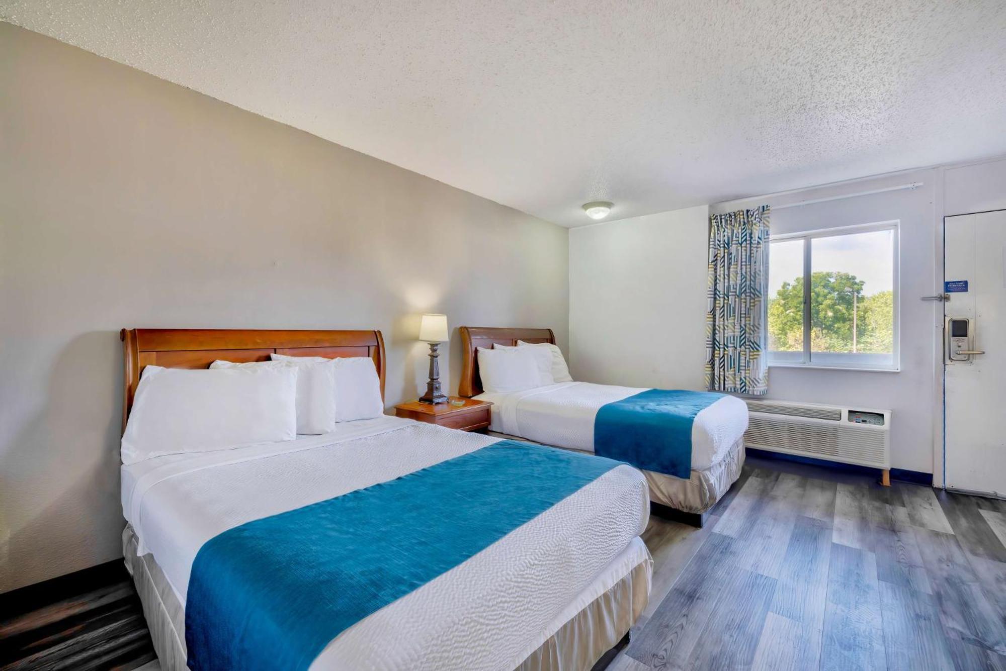 6 Pa Near Pa Expo Center 3*