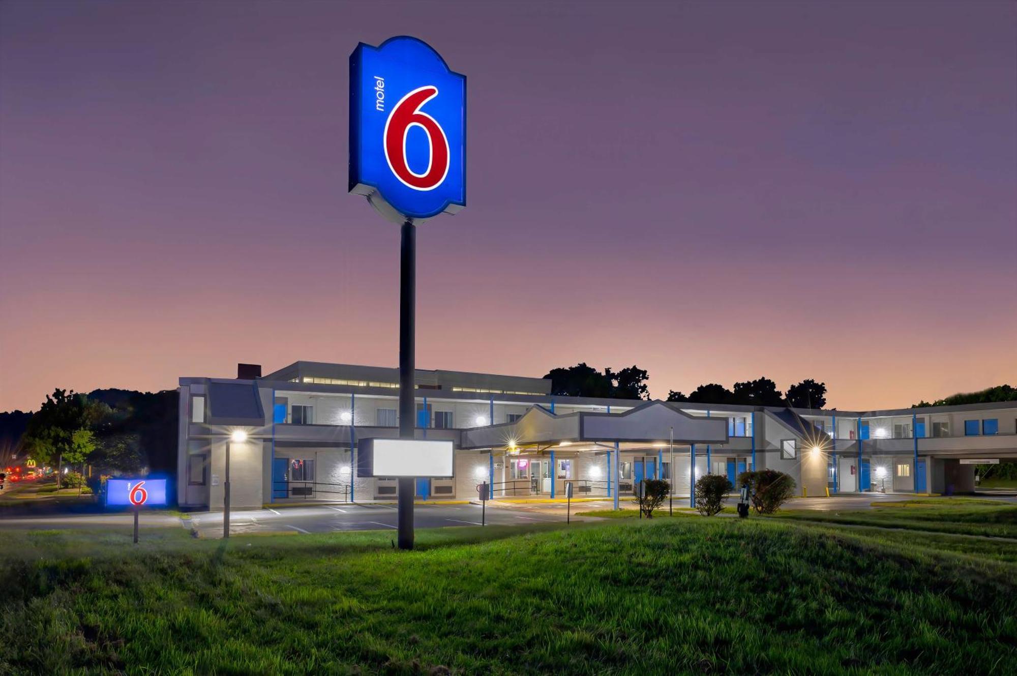 Hotel 6 Pa Near Pa Expo Center 3*