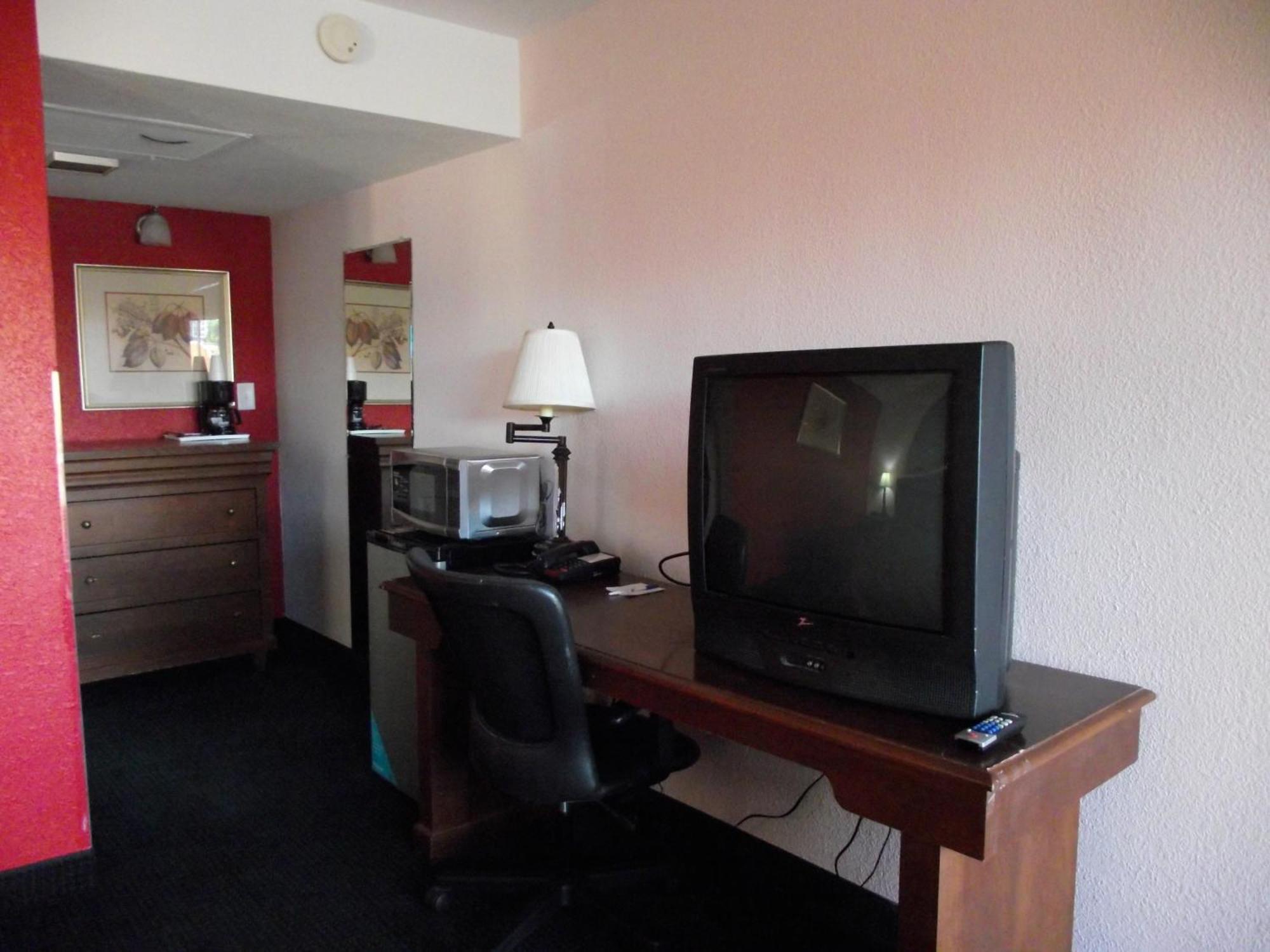 Hotel 6 Pa Near Pa Expo Center 3*